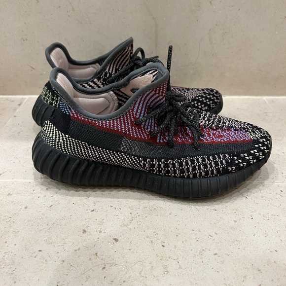 adidas Yeezy Boost 350 V2 - Picture 5 of 6